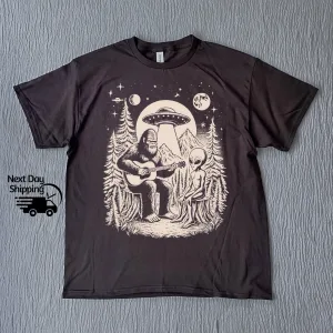 Bigfoot Playing Guitar With Alien And UFO Vintage 90s Funny Bigfoot And UFO T Vintage Funny  T-Shirt